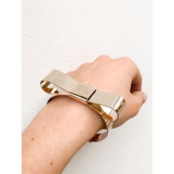 BRACCIALE A FORMA DI FIOCCO IN METALLO BRACCIALE A FORMA DI FIOCCO IN METALLO